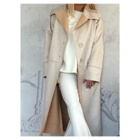 Beige coat with turn-down collar By o la la