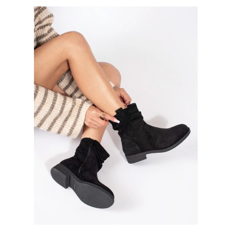 Pohodlné dámské kotníkové boty černé bez podpatku