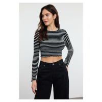 Trendyol Black Knitwear Look Fitted/Body-Sit Crew Neck Flexible Knitted Blouse