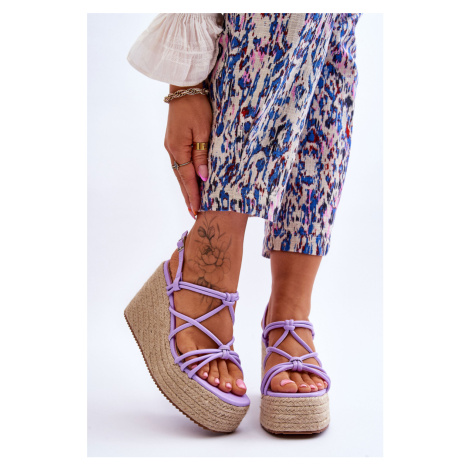 módní sandály na klínu s prýmkem Nessia