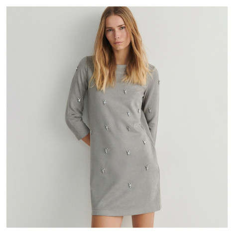 Šedé šaty s dlouhým rukávem