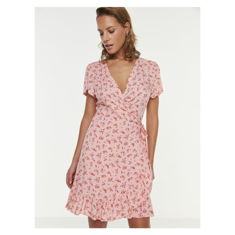 Světle růžové dámské vzorované zavinovací šaty Trendyol