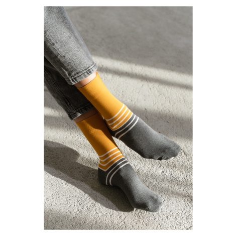 Dvoubarevné ponožky 078-172 Hořčice Hořčice More