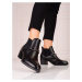 Designové dámské černé kotníčkové boty na širokém podpatku