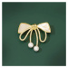 Éternelle Brož s perlou a zirkony Mašle B7279-XC04449T041 Zlatá