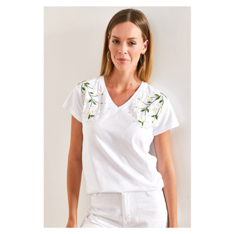 Bianco Lucci Women's Daisy Embroidered Combed Cotton Tshirt