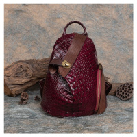 Kožená kabelka s texturou a kontrastními detaily
