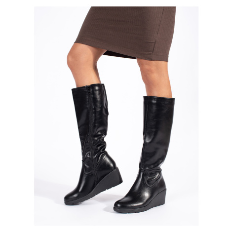 Jedinečné černé dámské kozačky na klínku Boshimao