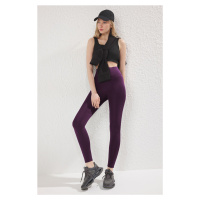 Trendyol Plum push-up představoval pletené sportovní legíny po celé délce