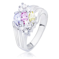 Lesklý prsten stříbrné barvy, rozvětvená ramena s barevnými oválnými zirkony