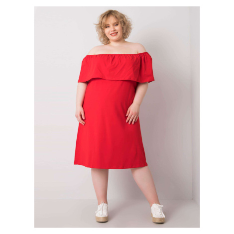 Červené šaty plus velikosti se španělským výstřihem Fashionhunters