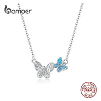 Stříbrný náhrdelník s přívěsky ve tvaru motýlů SCN384 LOAMOER