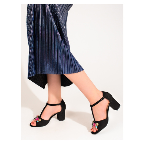 Moderní černé dámské sandály na širokém podpatku