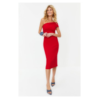 Trendyol červené přiléhavé midi šaty na jedno rameno s tužkovou sukní