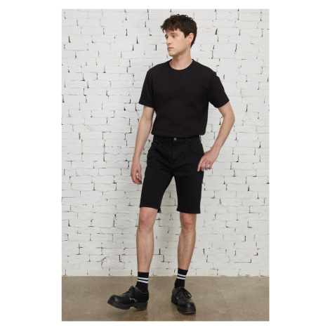 AC&Co / Altınyıldız Classics Men's Black Slim Fit Slim Fit Cotton Flexible Denim Shorts.