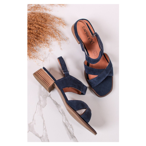 Tmavě modré kožené sandály na hrubém podpatku 9-28205 Caprice | Modio.cz