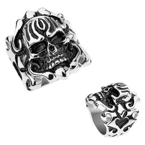 Ocelový patinovaný prsten, vypouklá lebka, ornamenty na ramenech Šperky eshop