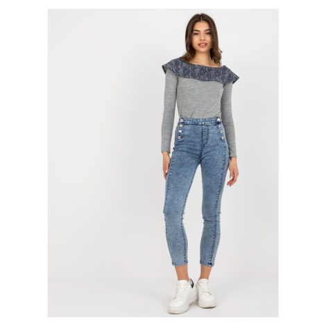 MODRÉ DÁMSKÉ ÚZKÉ DŽÍNY S OZDOBNÝMI KNOFLÍKY -BLUE Denim vzor BASIC