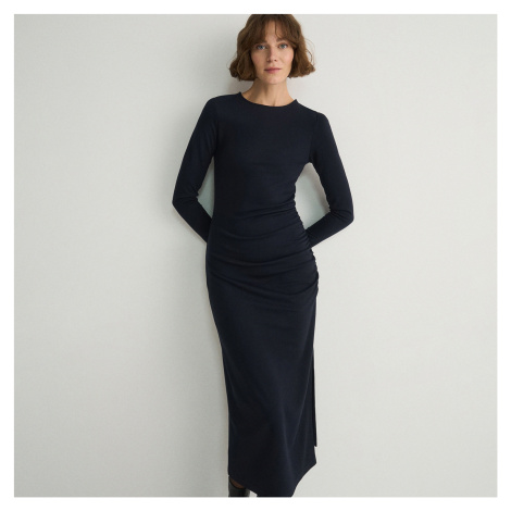 Modré šaty s dlouhým rukávem