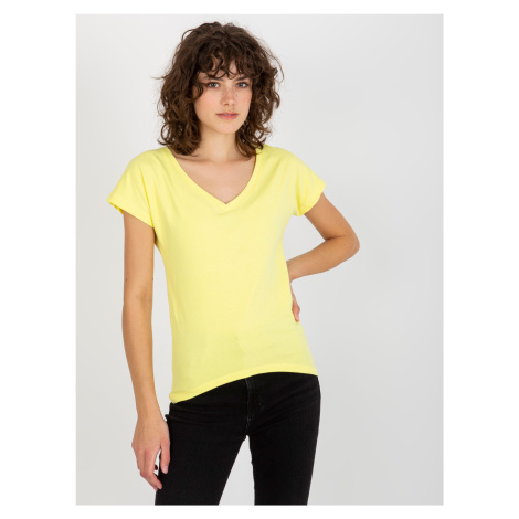Světle žluté dámské tričko s výstřihem -light yellow Žlutá BASIC