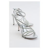LuviShoes Leedy stříbrné dámské boty na podpatku
