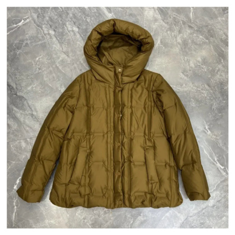 Krátká dámská bunda s kapucí a knoflíky