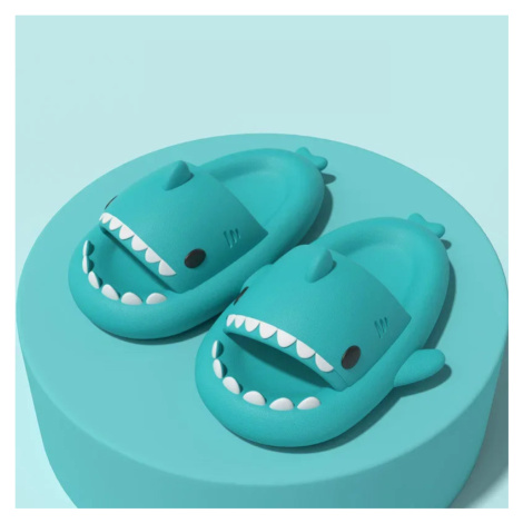 Dětské pantofle s motivem žraloka a měkkou podrážkou
