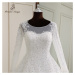 Nadýchané šaty pro nevěstu se síťovanými rukávy
