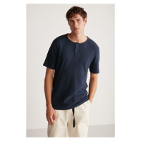 Pánské tričko GRIMELANGE Harry s límečkem, speciálně vzorovanou texturou, z husté látky, 100% ba