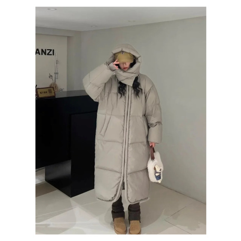 Dlouhá dámská zimní bunda s kapucí a měkkou výplní