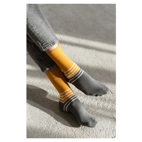 Dvoubarevné ponožky 078-172 Hořčice Hořčice More