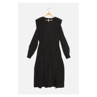 Trendyol černé plisované šaty s pasem