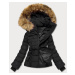 Černo-béžová krátká dámská zimní bunda s kožešinou (5M768-392)