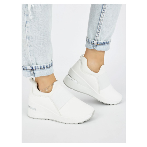 Praktické dámské tenisky bílé na klínku