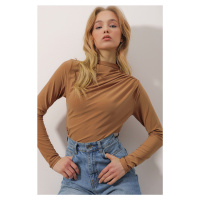 Trend Alaçatı Stili Women's Milk Brown Standing Collar Draped Shoulder Sandy Crop Blouse
