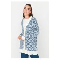 Trendyol modrý pruhovaný pletený svetr