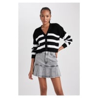 DEFACTO Regular Fit Striped V-Neck Cardigan