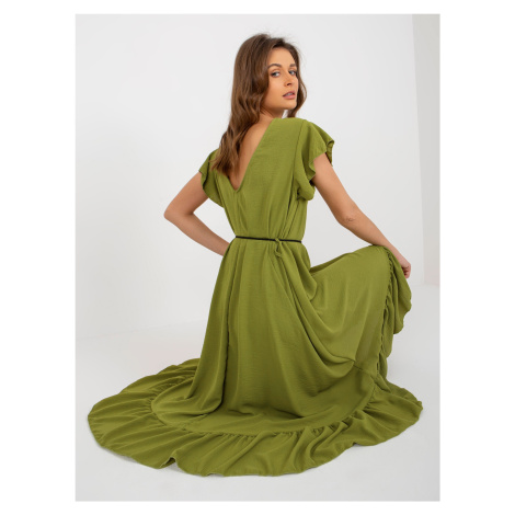 Olivové šaty s volánem a spleteným páskem Fashionhunters