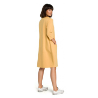 model 18001885 Oversized šaty s přední kapsou žluté - BeWear