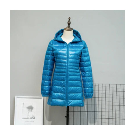 Dlouhá dámská péřová bunda – lehká, větruodolná, zimní s kapucí