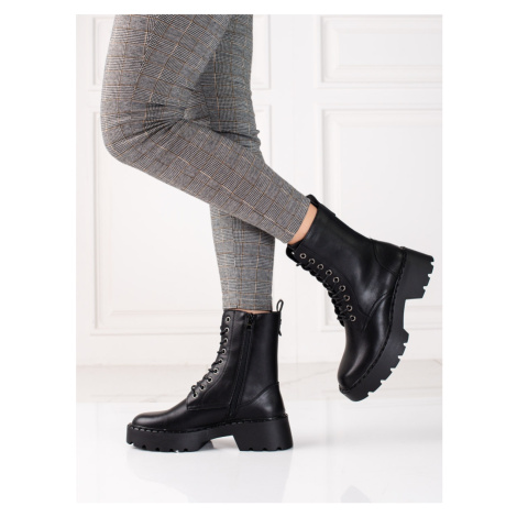 Pohodlné černé dámské kotníčkové boty na plochém podpatku Sergio Leone