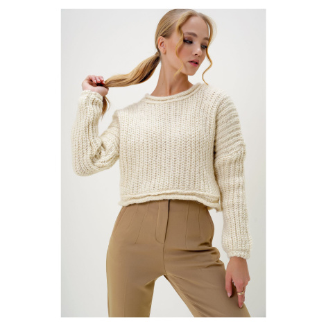 Trend Alaçatı Stili Women's Cream Crew Neck Knitwear Crop Thick Sweater