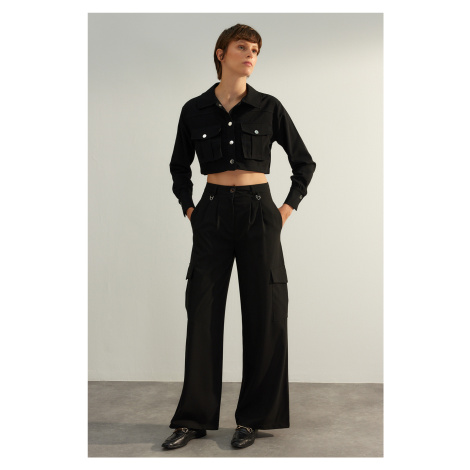 Trendyol Black Prémiové kvalitní tkané kalhoty se širokými nohavicemi a kapsami cargo