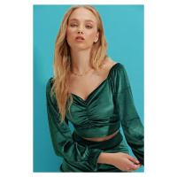 Trend Alaçatı Stili Women's Emerald Green Kiss Collar Front Gathered Velvet Crop Blouse