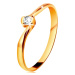 Prsten ve žlutém 14K zlatě - čirý diamant mezi zahnutými konci ramen
