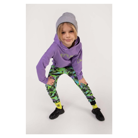 Dětská bavlněná mikina Coccodrillo fialová barva, s kapucí, s potiskem