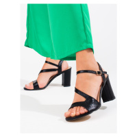 Designové dámské černé sandály na širokém podpatku