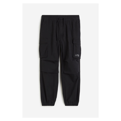 H & M - Bavlněné kalhoty cargo jogger Relaxed Fit - černá H&M