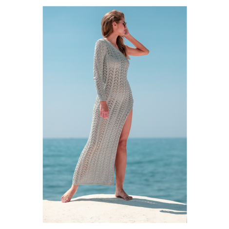 Letní pletené šaty s odhaleným ramenem