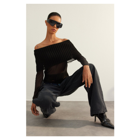 Trendyol Limitovaná edice černého čirého pleteného svetru Carmen s límcem